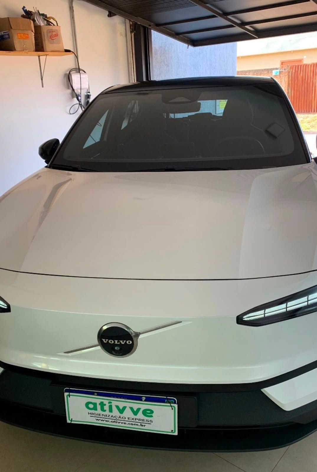 Carro de Roziane Duarte após a lavagem CarWash Ativve